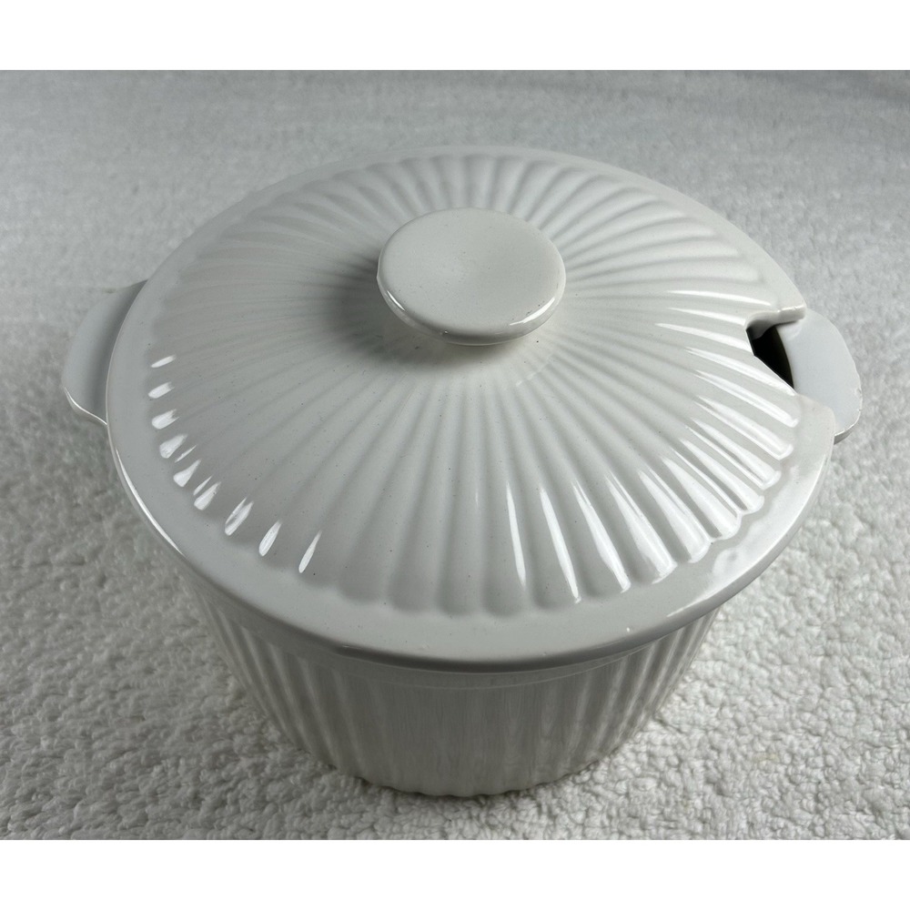 Vintage WESTLAND Japan White Bakeware 2Qt Covered Casserole EXCELLENT CONDITION